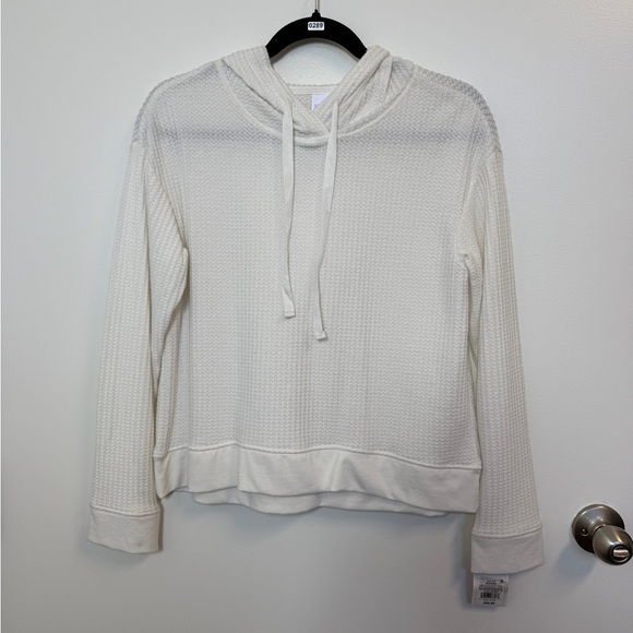 2/$20 • 0289 • Stars Above XS White Hooded Lounge Top - Picture 4 of 5